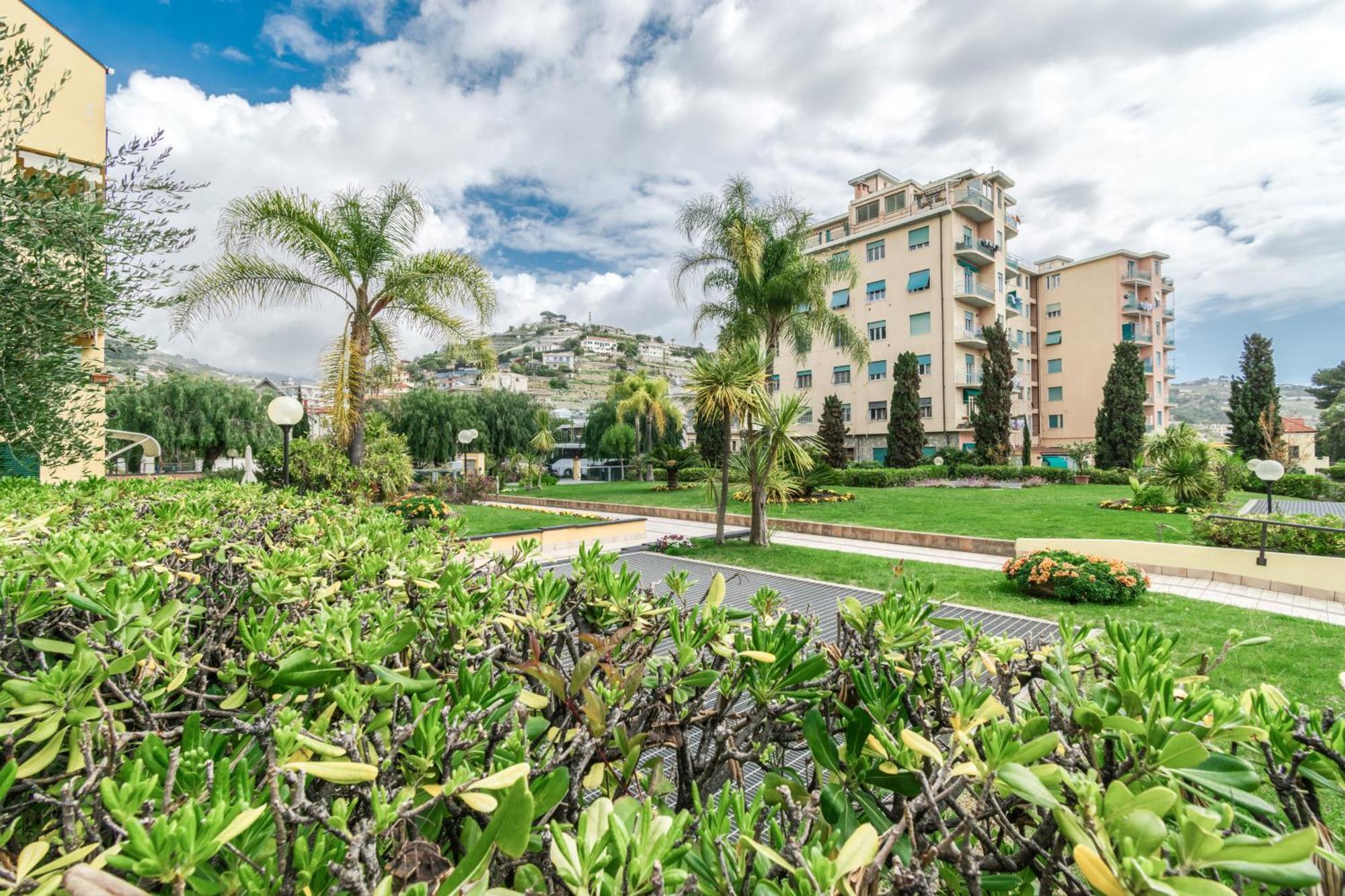 Elegante Appartamento Con Piscina - Wi-Fi & Box Privato San Remo Buitenkant foto